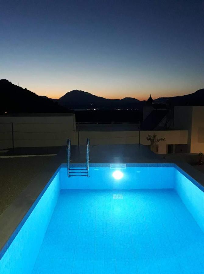 Villa Miron Kamilari Bagian luar foto