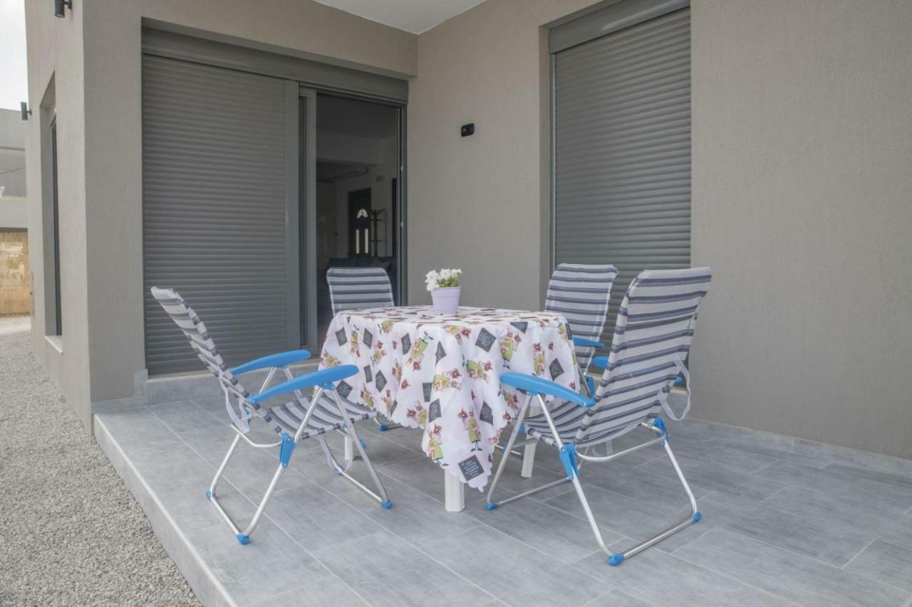 Villa Miron Kamilari Bagian luar foto