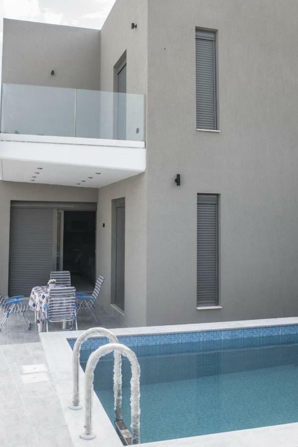 Villa Miron Kamilari Bagian luar foto